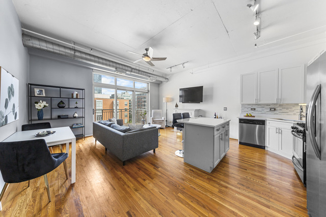 950 W Monroe Street - Photo 2