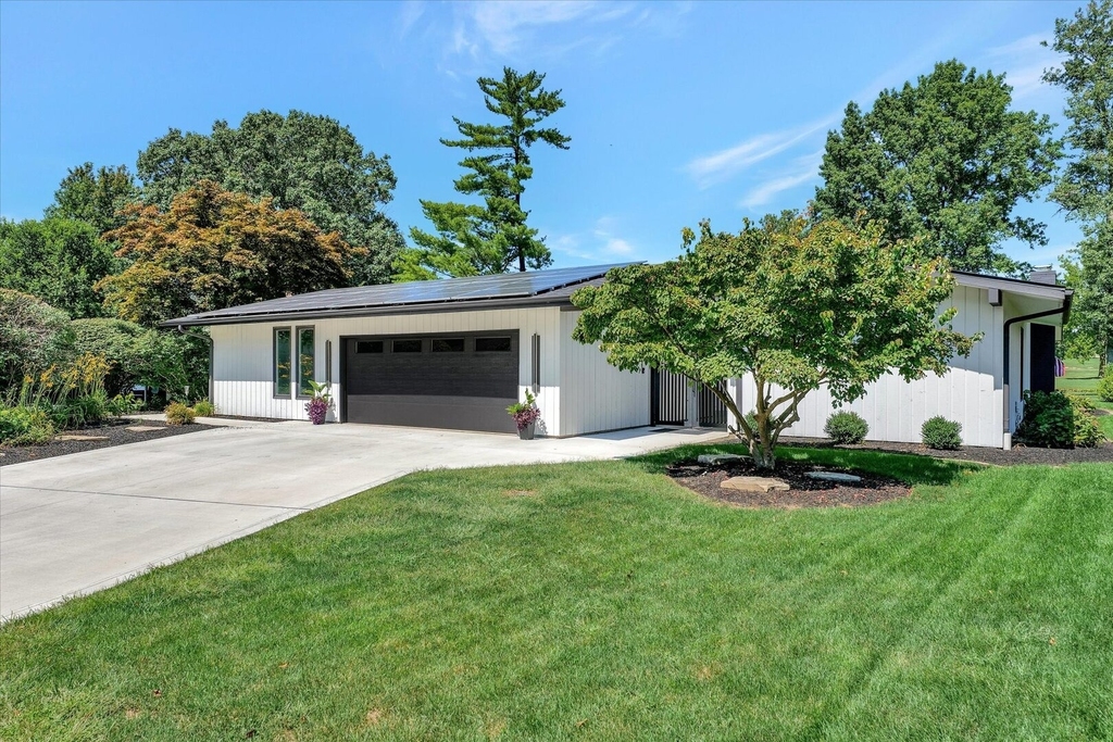 102 Greencroft Drive - Photo 0