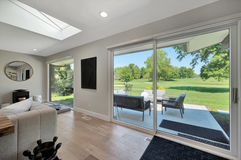 102 Greencroft Drive - Photo 10