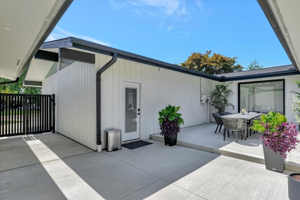 102 Greencroft Drive - Photo 1