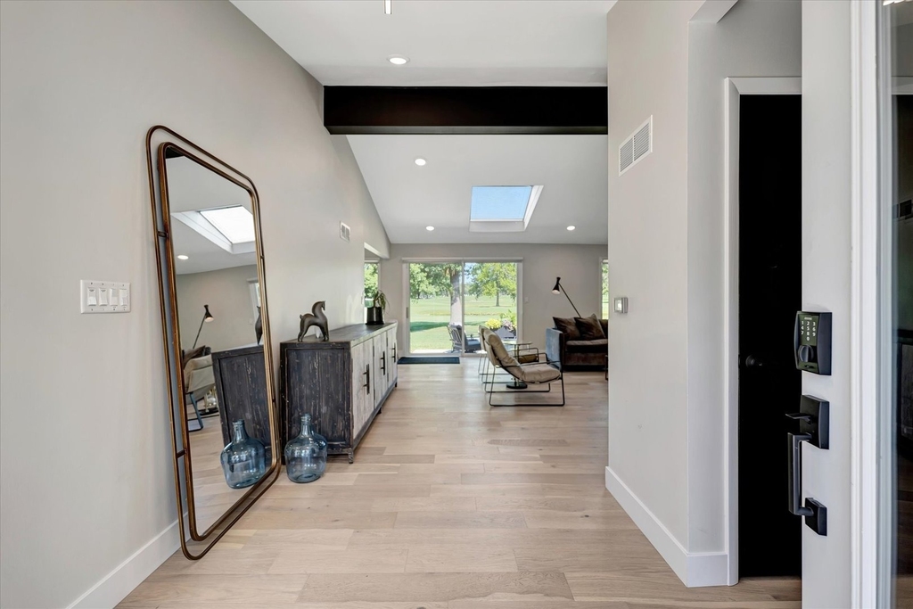 102 Greencroft Drive - Photo 3