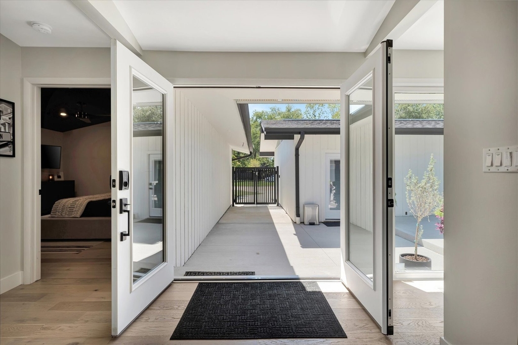 102 Greencroft Drive - Photo 4