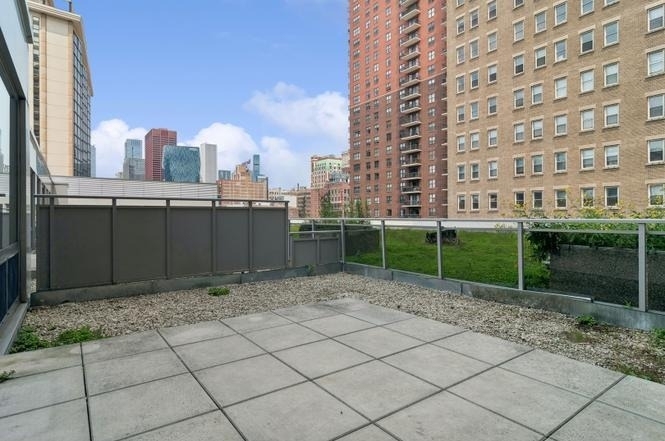 1 E 8th Street - Photo 28