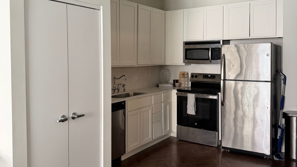 1 E 8th Street - Photo 14