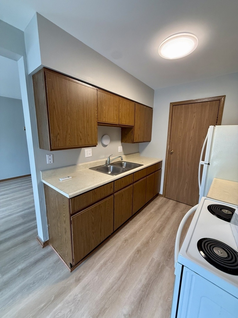 405 E Reed Street - Photo 2
