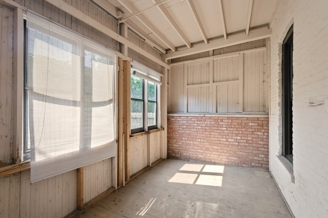 614 S Oakley Boulevard - Photo 9