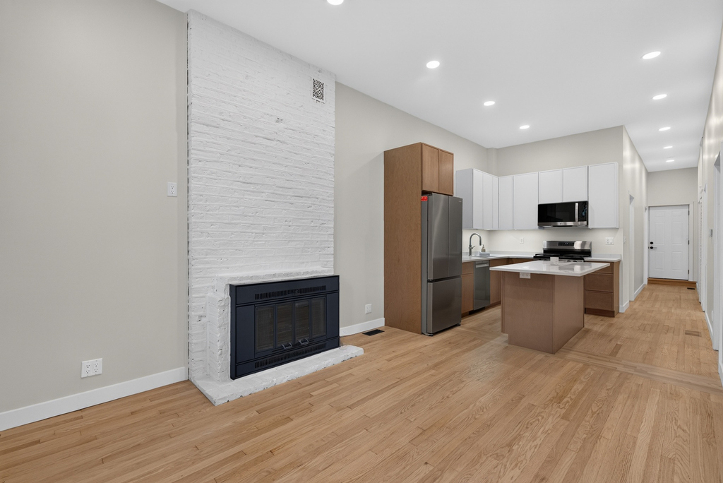 2132 W Potomac Avenue - Photo 9