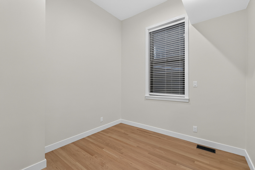 2132 W Potomac Avenue - Photo 11
