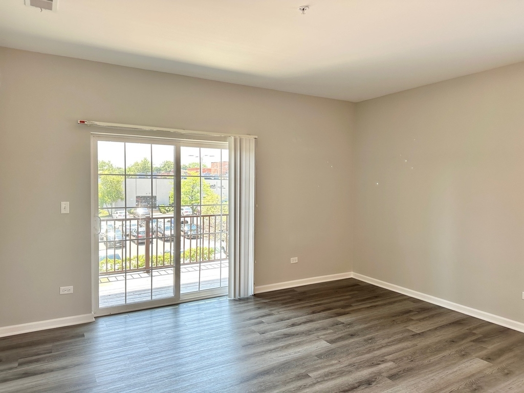 301 N Madison Street - Photo 4