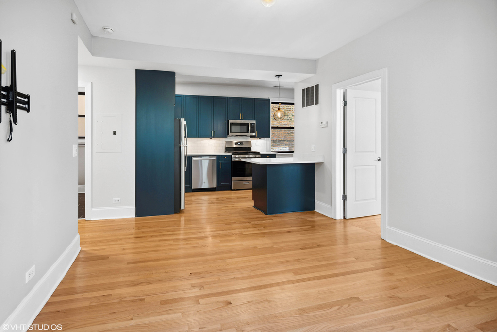 7635 N Greenview Avenue - Photo 4