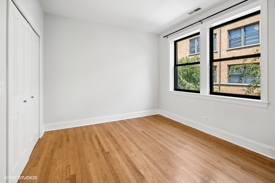 7635 N Greenview Avenue - Photo 7