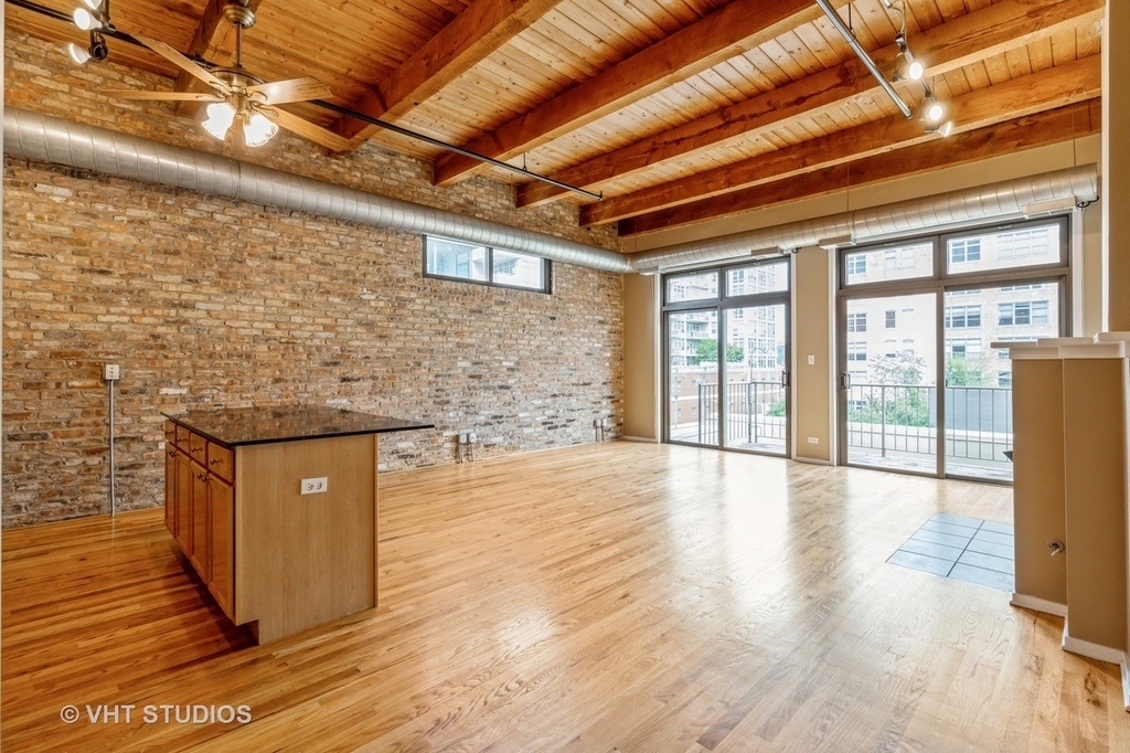 14 N Sangamon Street - Photo 1