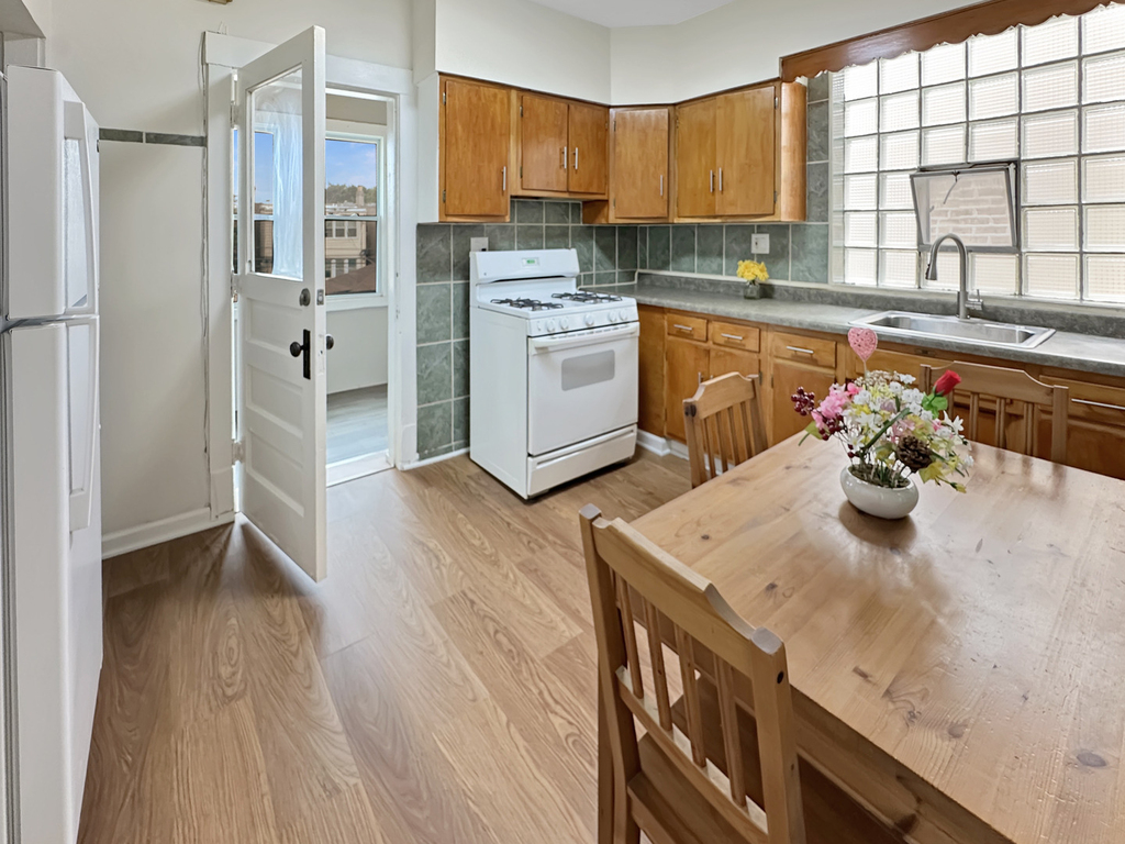 5244 W Altgeld Street - Photo 9