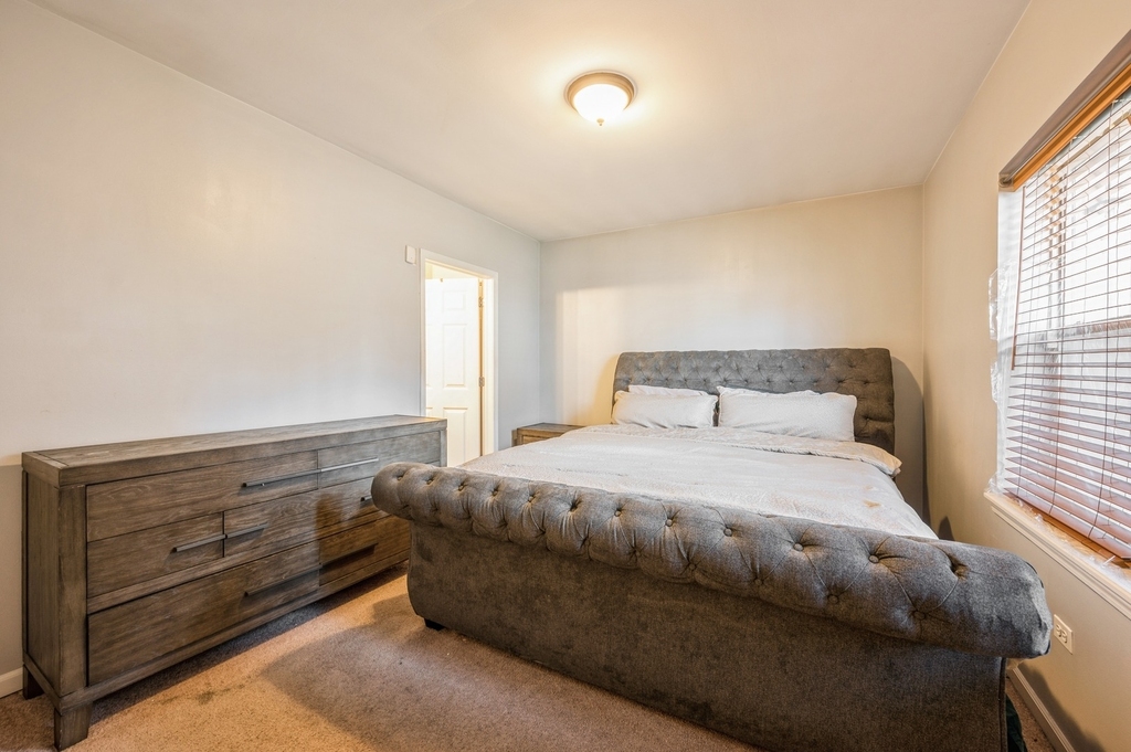 2030 W Warren Boulevard - Photo 7