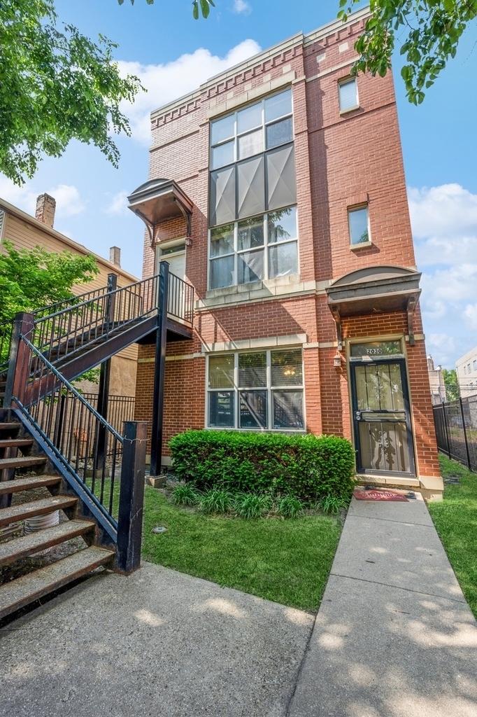 2030 W Warren Boulevard - Photo 1