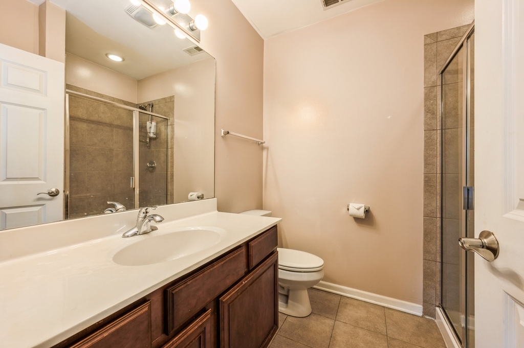 2030 W Warren Boulevard - Photo 8