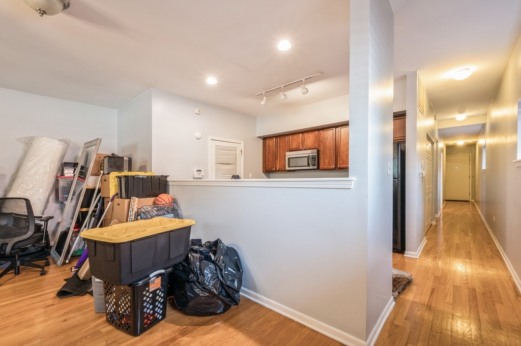 2030 W Warren Boulevard - Photo 6
