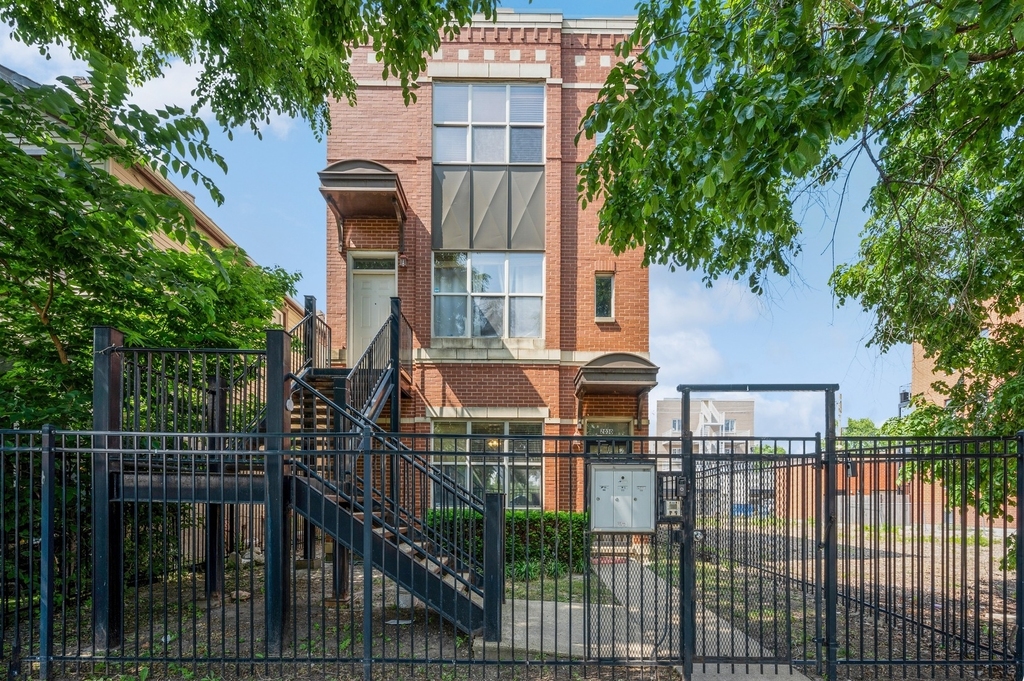 2030 W Warren Boulevard - Photo 0