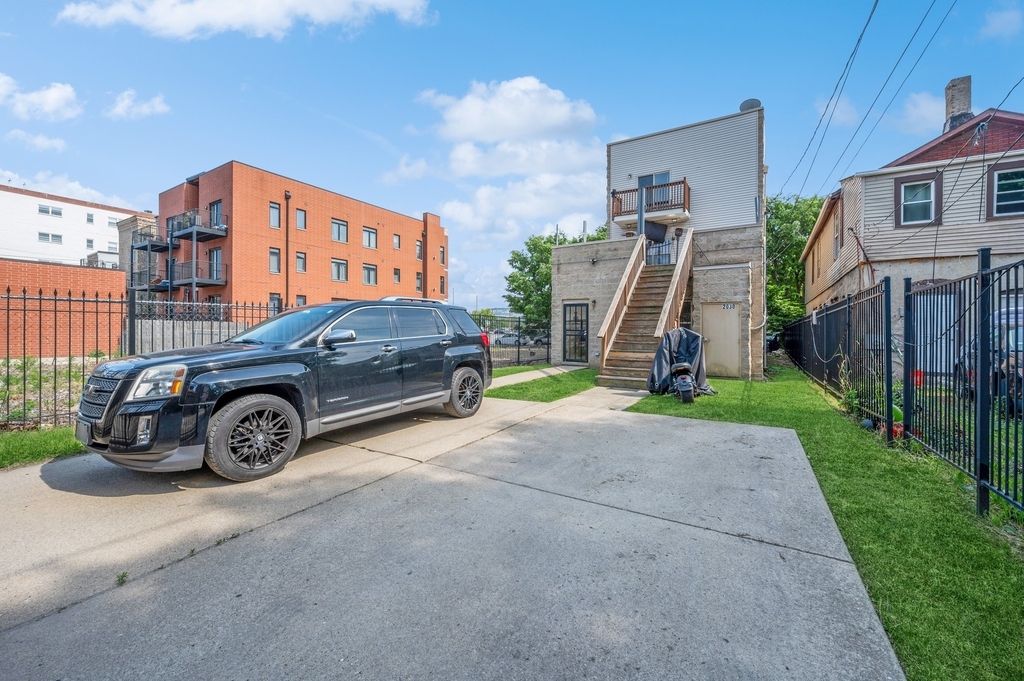 2030 W Warren Boulevard - Photo 12