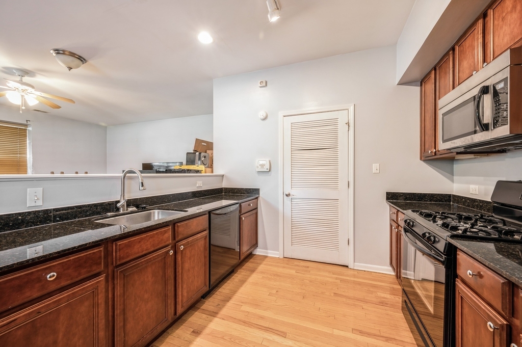 2030 W Warren Boulevard - Photo 5