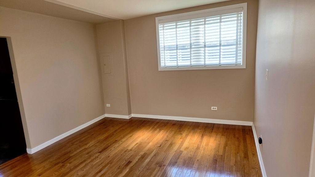 1417 Lake Avenue - Photo 2