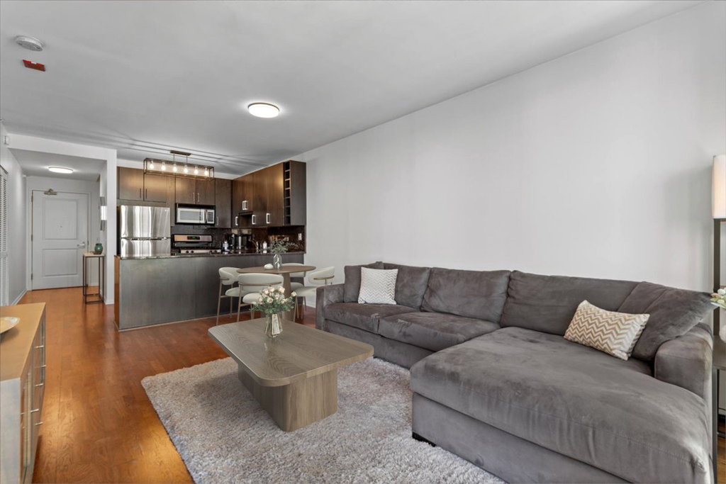 645 N Kingsbury Street - Photo 4