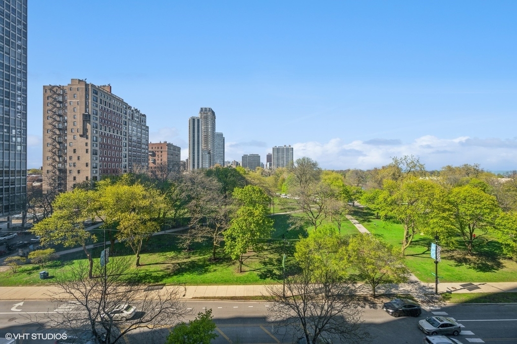 345 W Fullerton Parkway - Photo 12