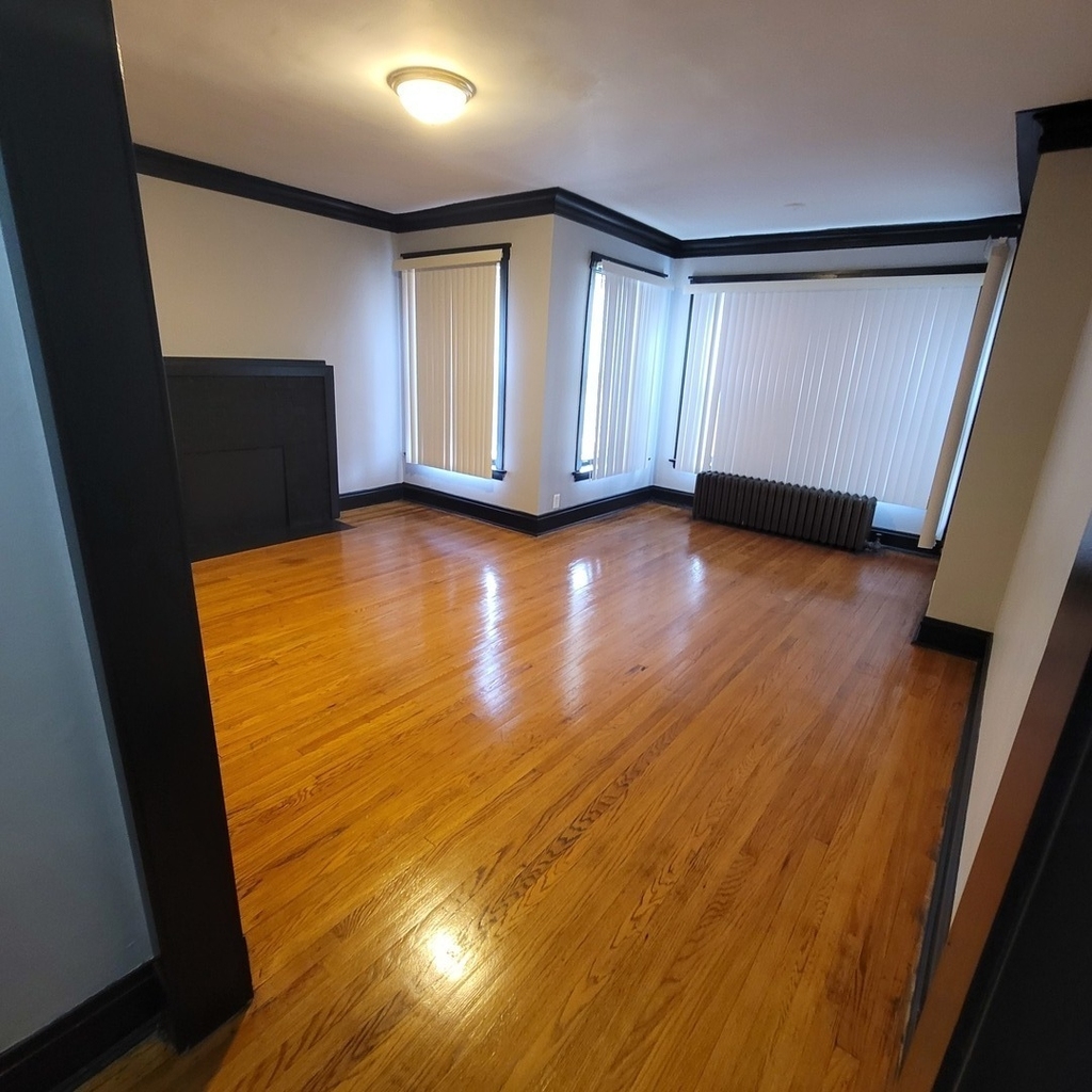 507 W Englewood Avenue - Photo 1