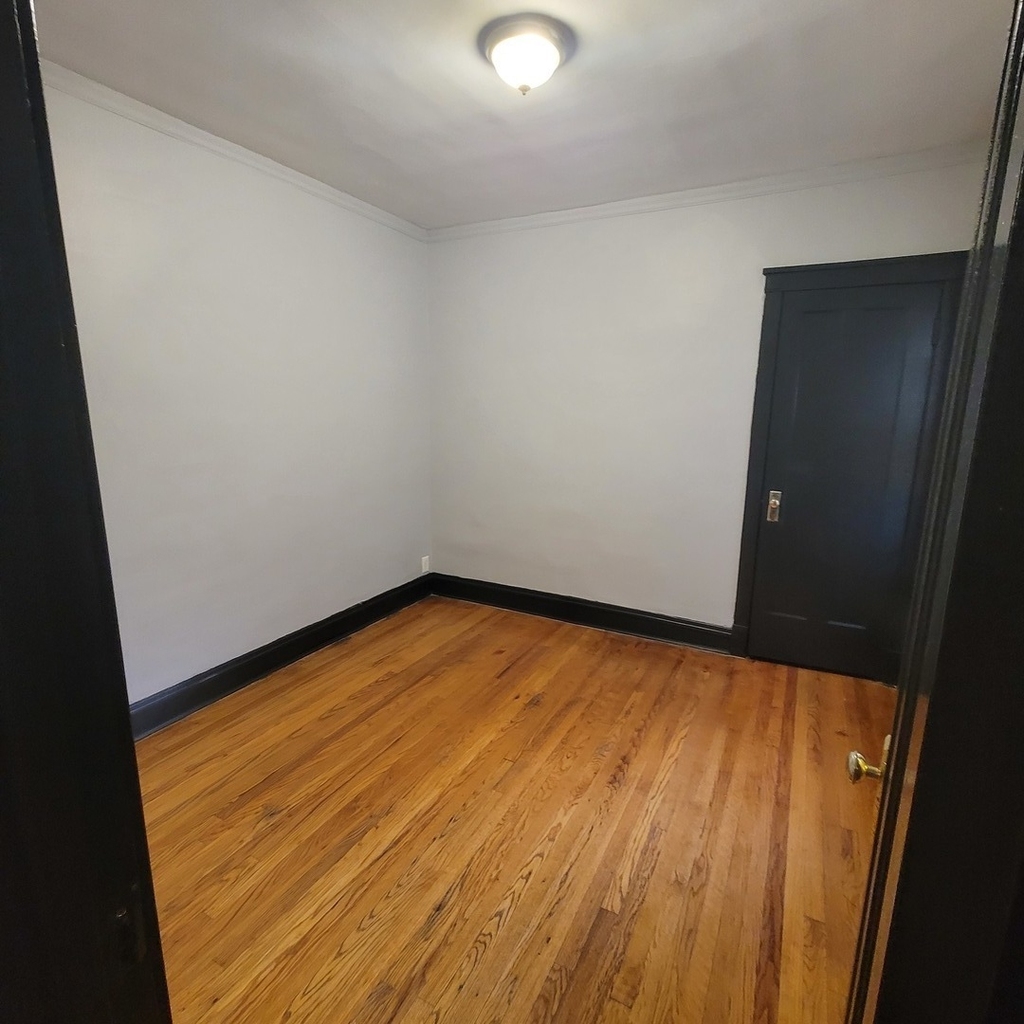 507 W Englewood Avenue - Photo 6