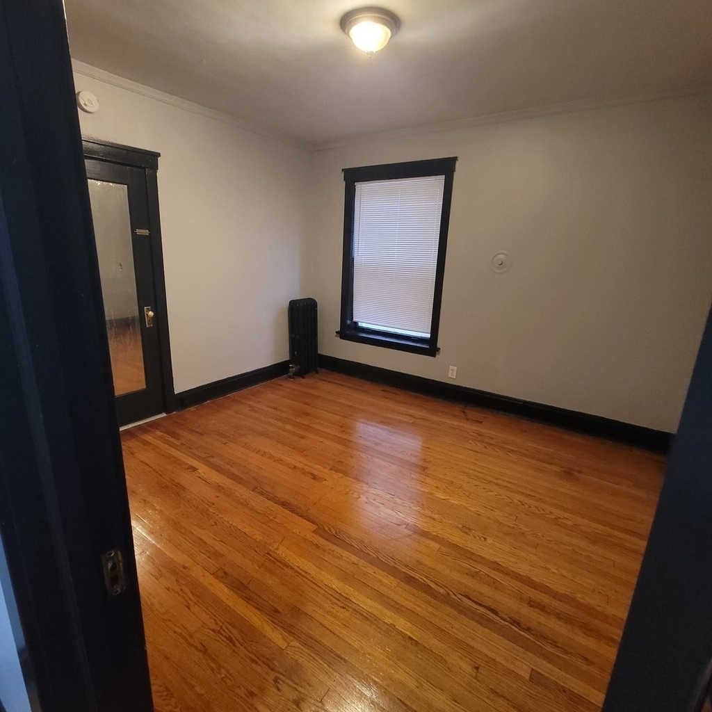 507 W Englewood Avenue - Photo 2