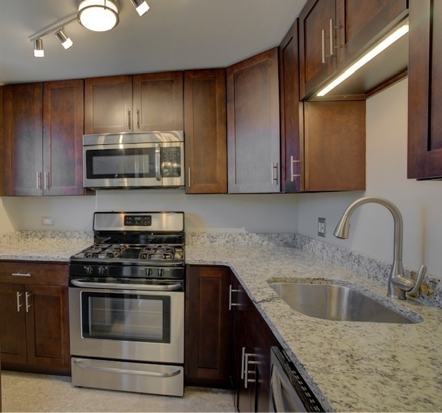 1460 Fairlane Drive - Photo 5