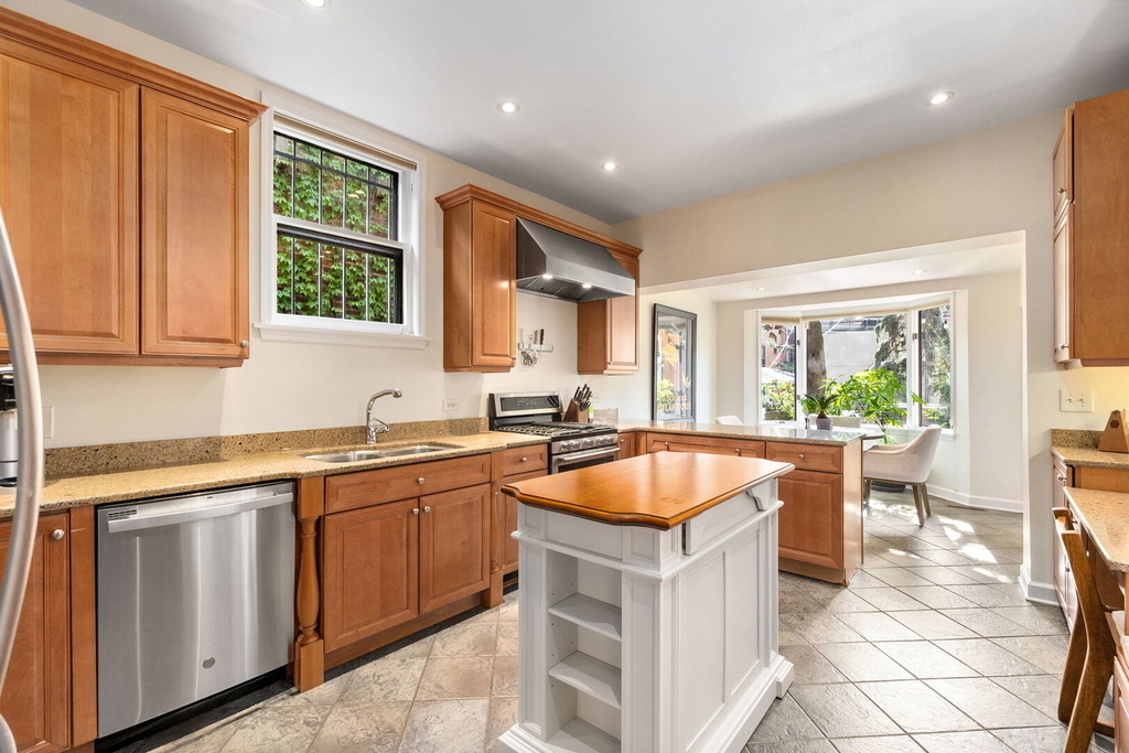 2112 N Dayton Street - Photo 12
