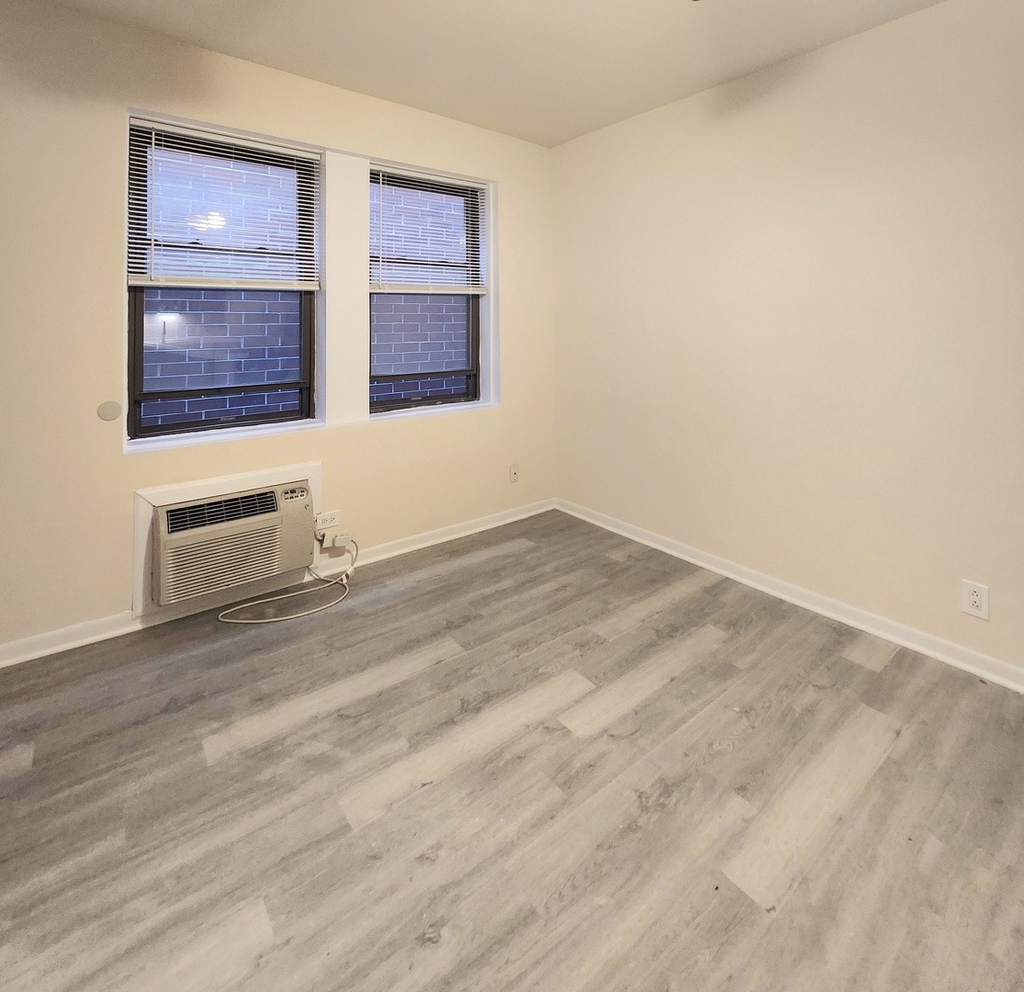 1504 N Dearborn Parkway - Photo 4