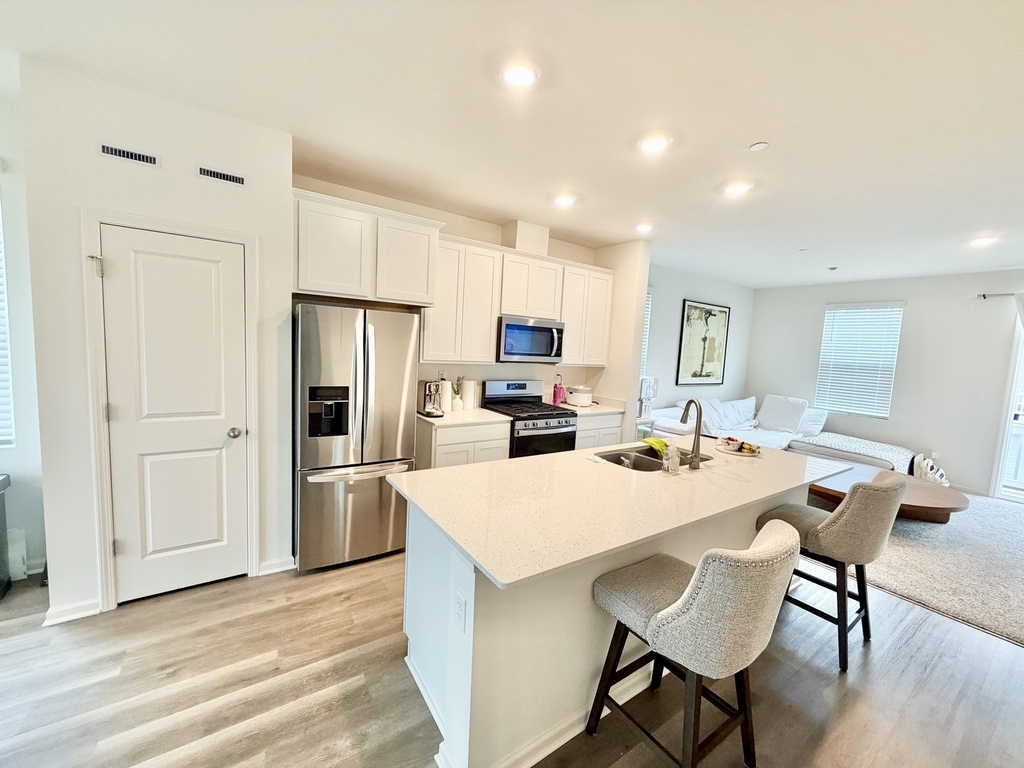 2267 Glacier Street - Photo 5