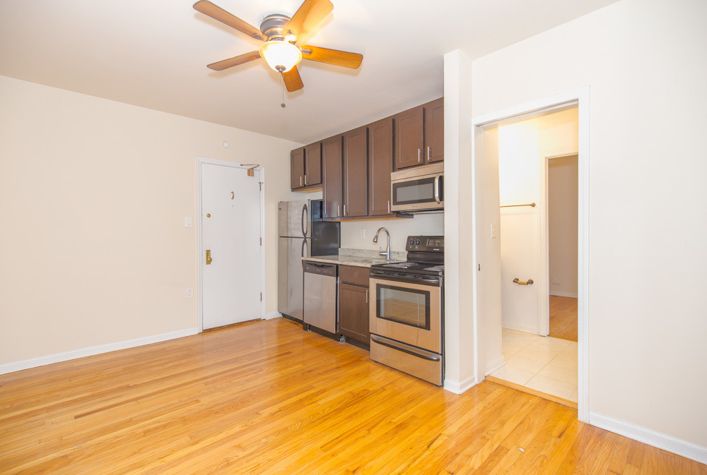 1504 N Dearborn Parkway - Photo 2