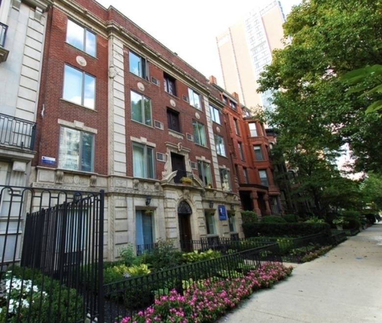 1504 N Dearborn Parkway - Photo 0