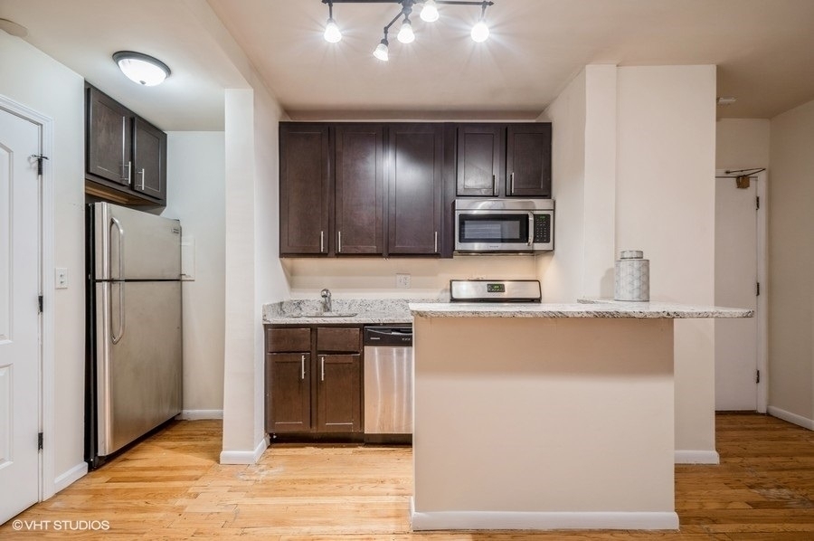 1504 N Dearborn Parkway - Photo 2