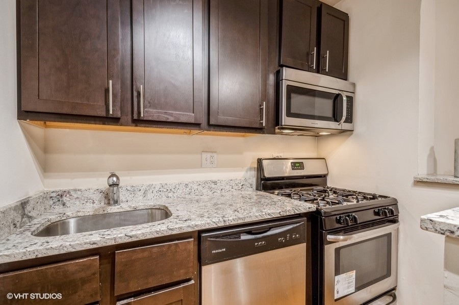 1504 N Dearborn Parkway - Photo 1