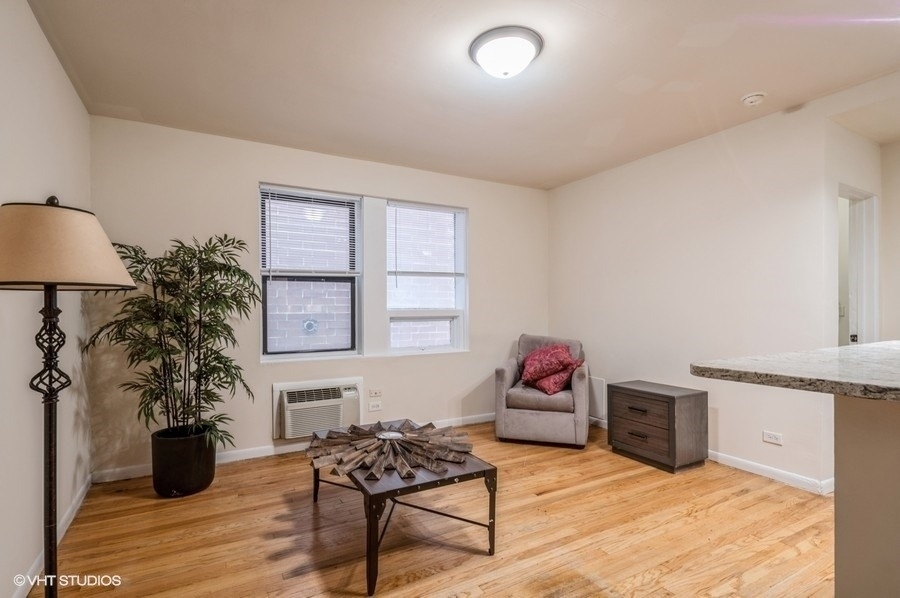1504 N Dearborn Parkway - Photo 3