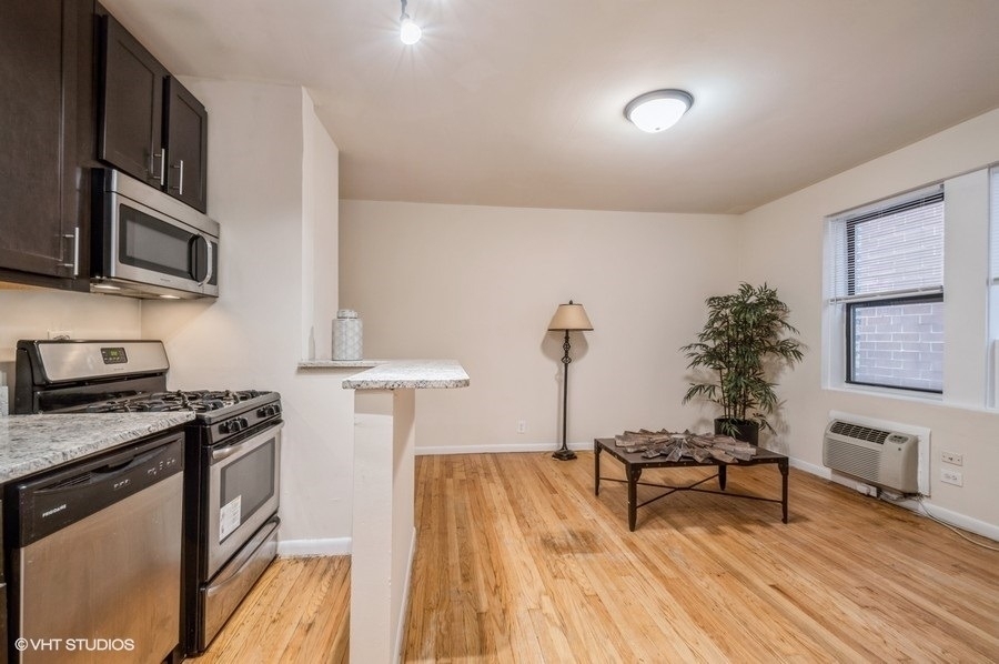 1504 N Dearborn Parkway - Photo 4