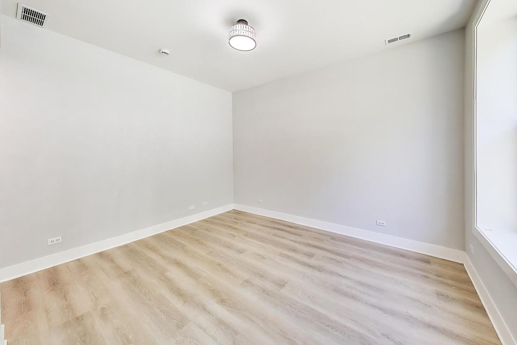 1821 S Fairfield Avenue - Photo 3