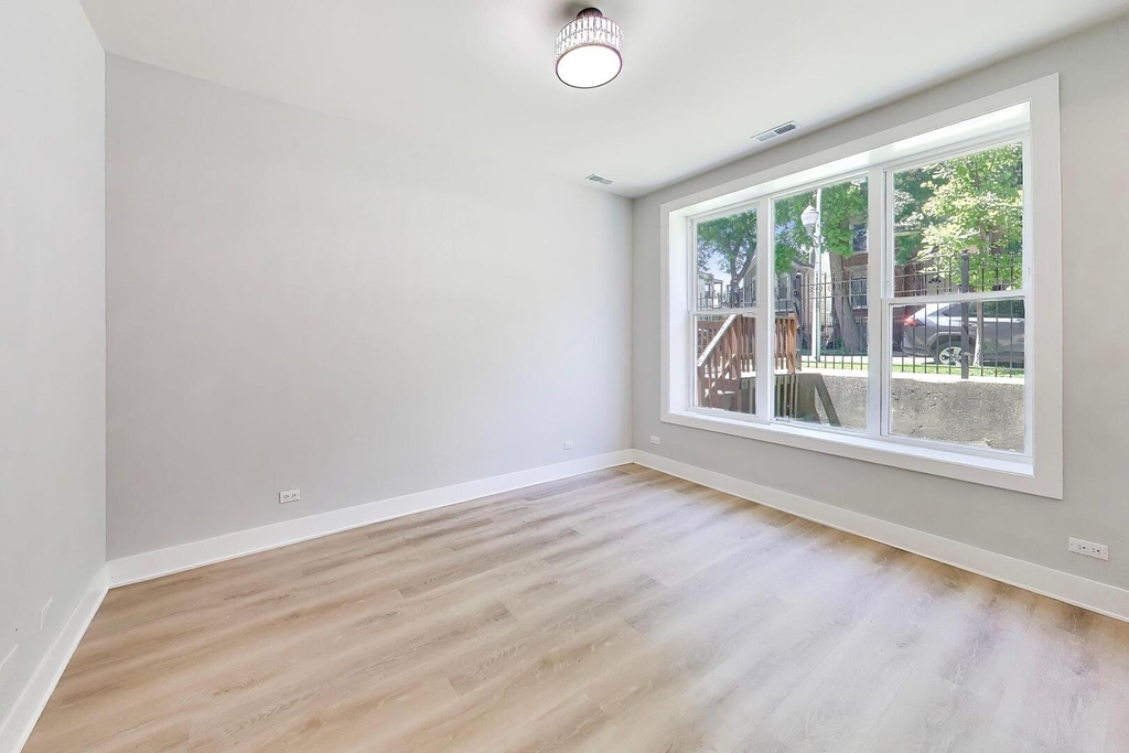 1821 S Fairfield Avenue - Photo 5