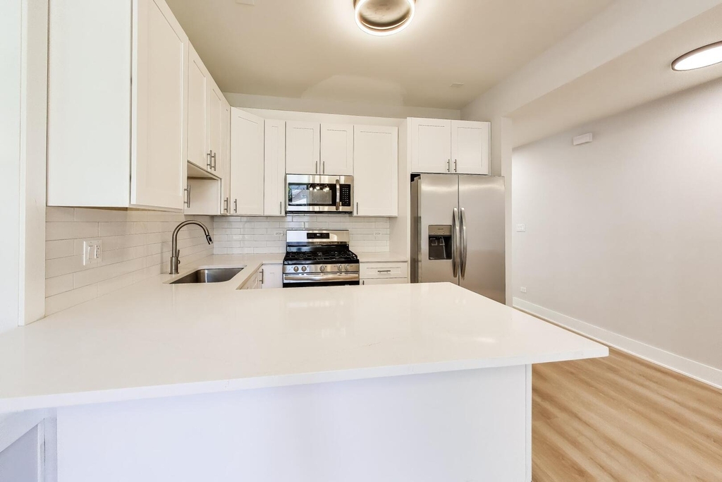1821 S Fairfield Avenue - Photo 11