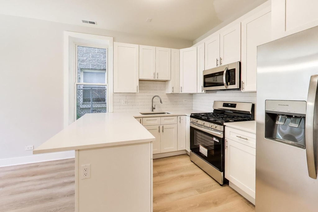1821 S Fairfield Avenue - Photo 9