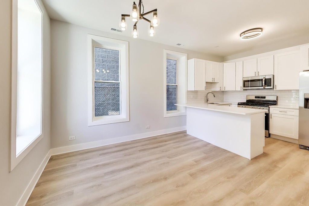 1821 S Fairfield Avenue - Photo 8