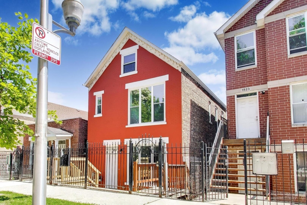 1821 S Fairfield Avenue - Photo 1