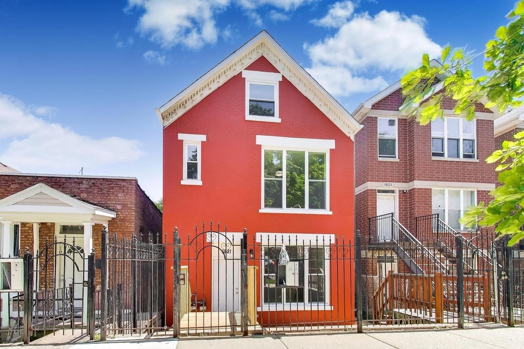1821 S Fairfield Avenue - Photo 0