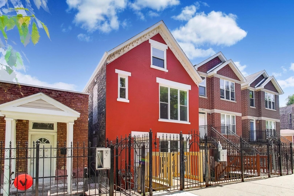 1821 S Fairfield Avenue - Photo 2