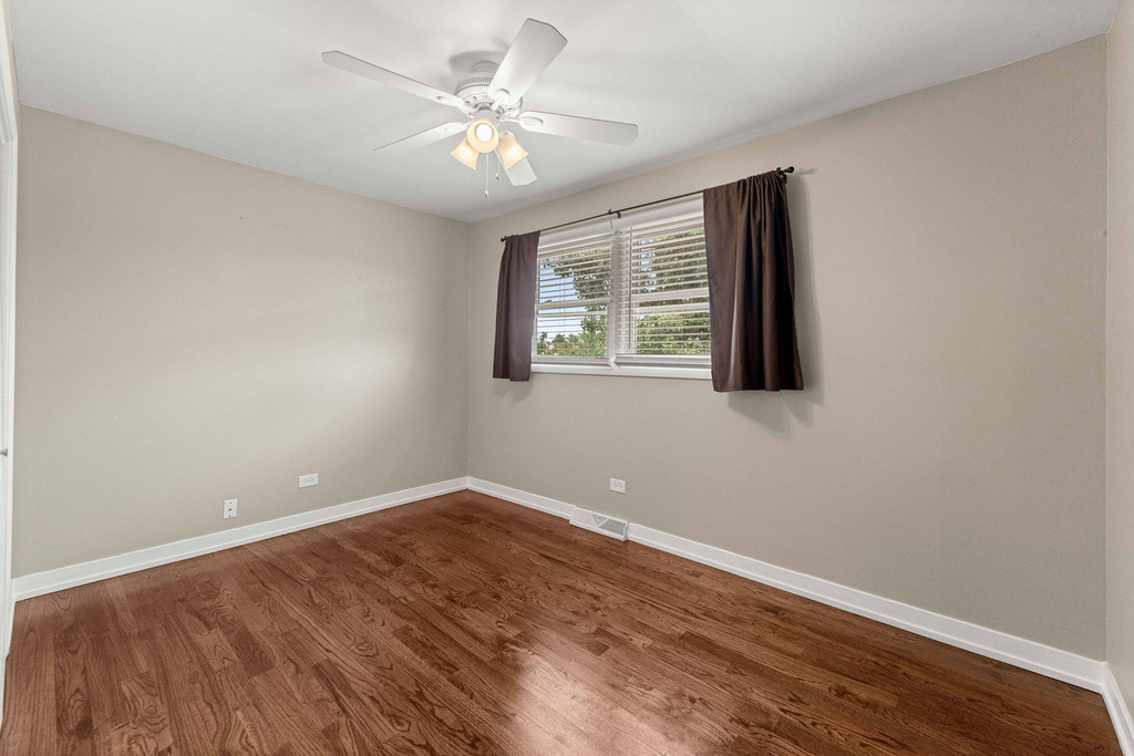 15954 Ozark Avenue - Photo 13