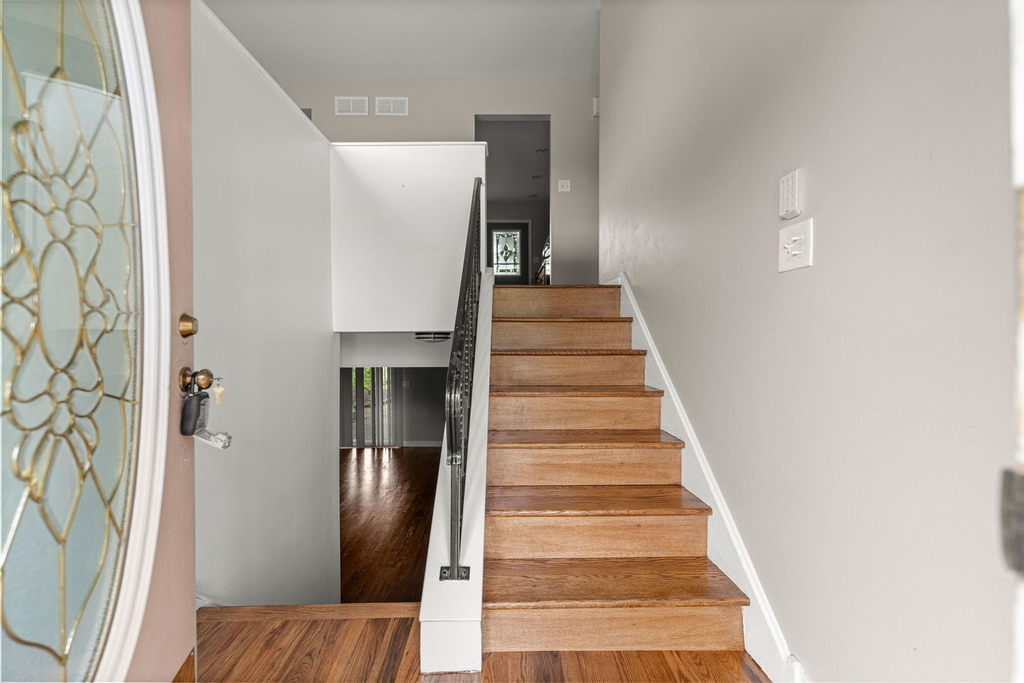 15954 Ozark Avenue - Photo 2